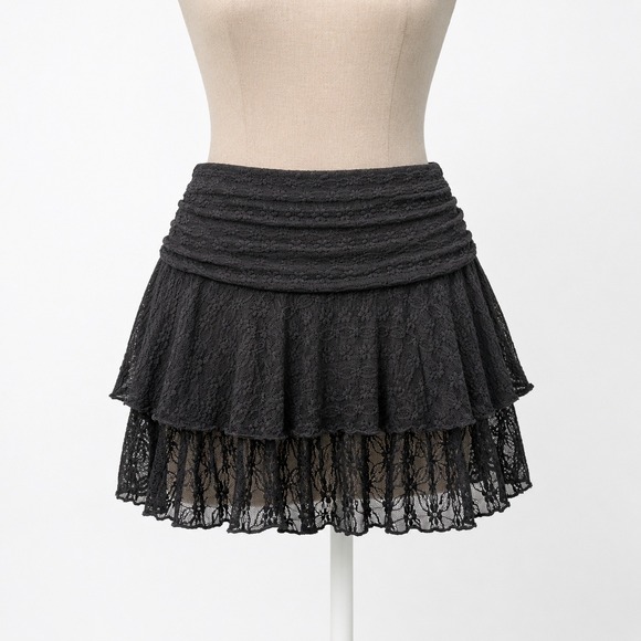 Y FIVE Dresses & Skirts - Y2K Floral Lace Tiered Ruffle Mini Skirt Size M Black Whimsigoth Festival Grunge